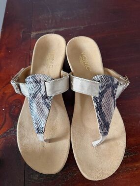 Vionic Kirra Snakeskin & Gold Metallic Thong Sandals Size 10